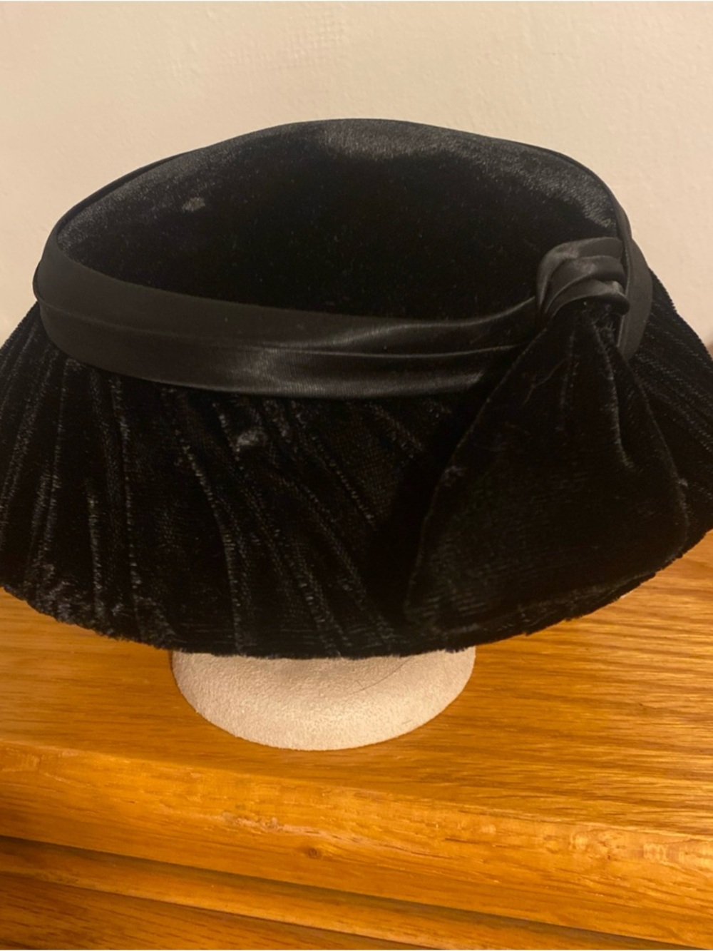 Classic Vintage Black Velvet Women's Pillbox Hat with Satin Band